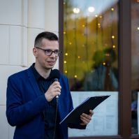 Irodalom, bor és személyes emlékek a Lechner Kávéház teraszán